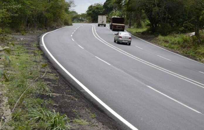 ¡Tenga precaución! trabajos en una alcantarilla restringen parcialmente el tránsito en Troncal 6 del municipio Machiques