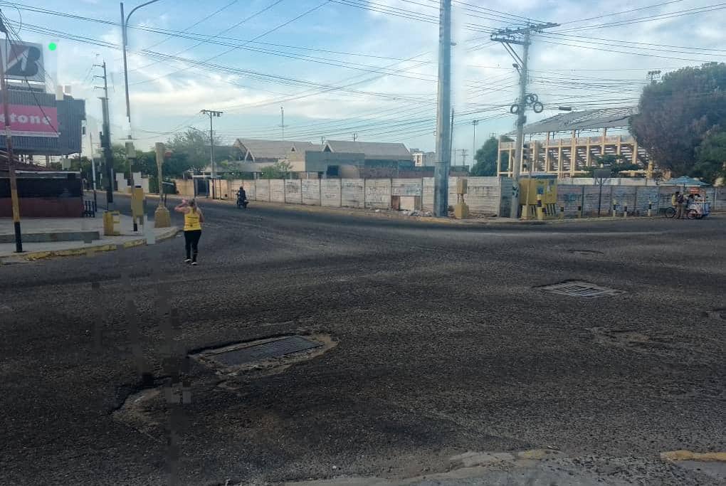 Alcaldía de Maracaibo escucha a vecinos del Alejandro Borges y responde con asfaltado