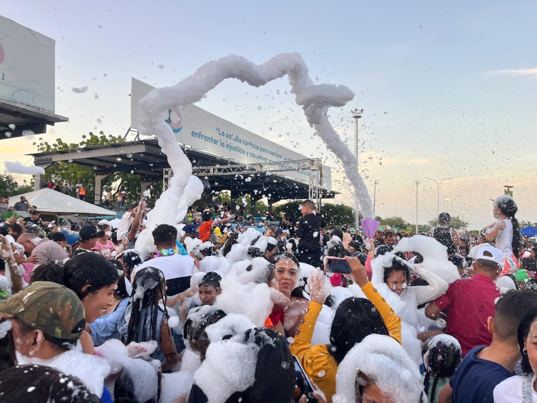 Fiesta de la espuma: El protagonista de cierre del Carnaval de los niños