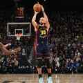 Steph Curry hace historia y llega a 4.000 triples en su carrera