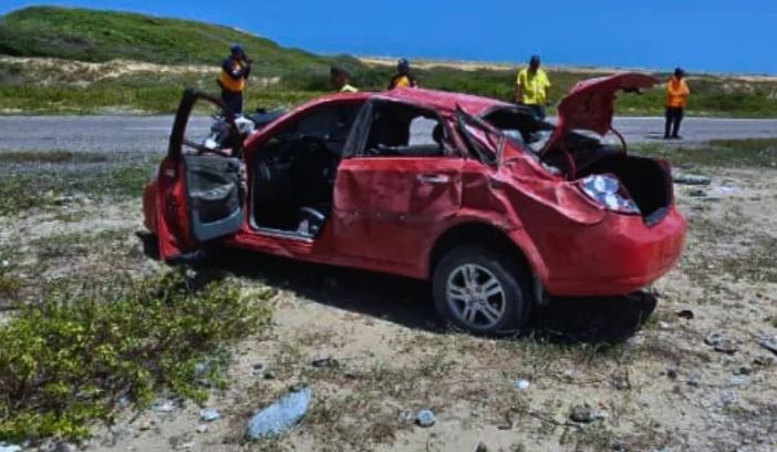 Dios metió su mano: Terrible vuelco de zulianos en la carretera Coro-Punto Fijo