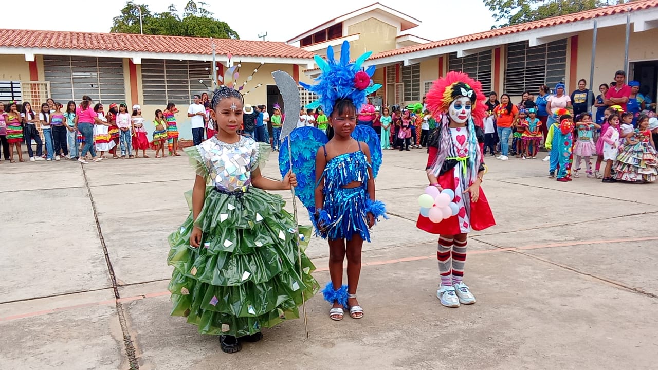 Disfraces con material reciclado: Niños de escuelas en Maracaibo envían mensaje ambientalista en carnavales