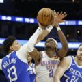 Los Thunder vencen a Bucks y se acercan a la marca de Cavaliers