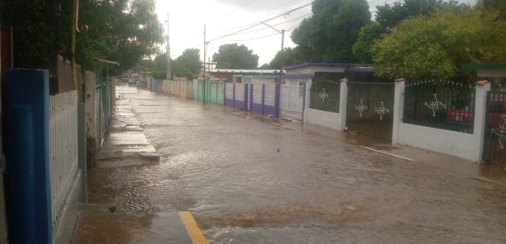 Los estragos que dejaron las precipitaciones en Maracaibo y San Francisco: desbordamiento de cañadas, inundaciones y pérdida de enseres